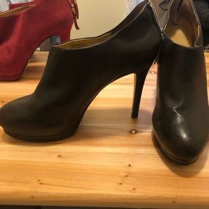 Nine West black real leather bootie